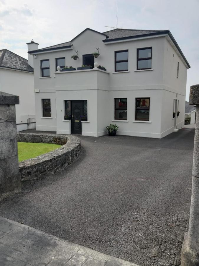 Strokestown Townhouse Apartments ภายนอก รูปภาพ