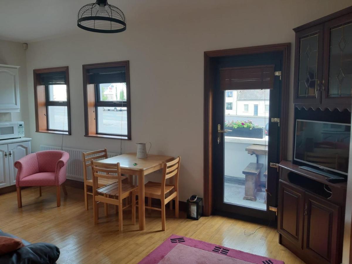 Strokestown Townhouse Apartments ภายนอก รูปภาพ